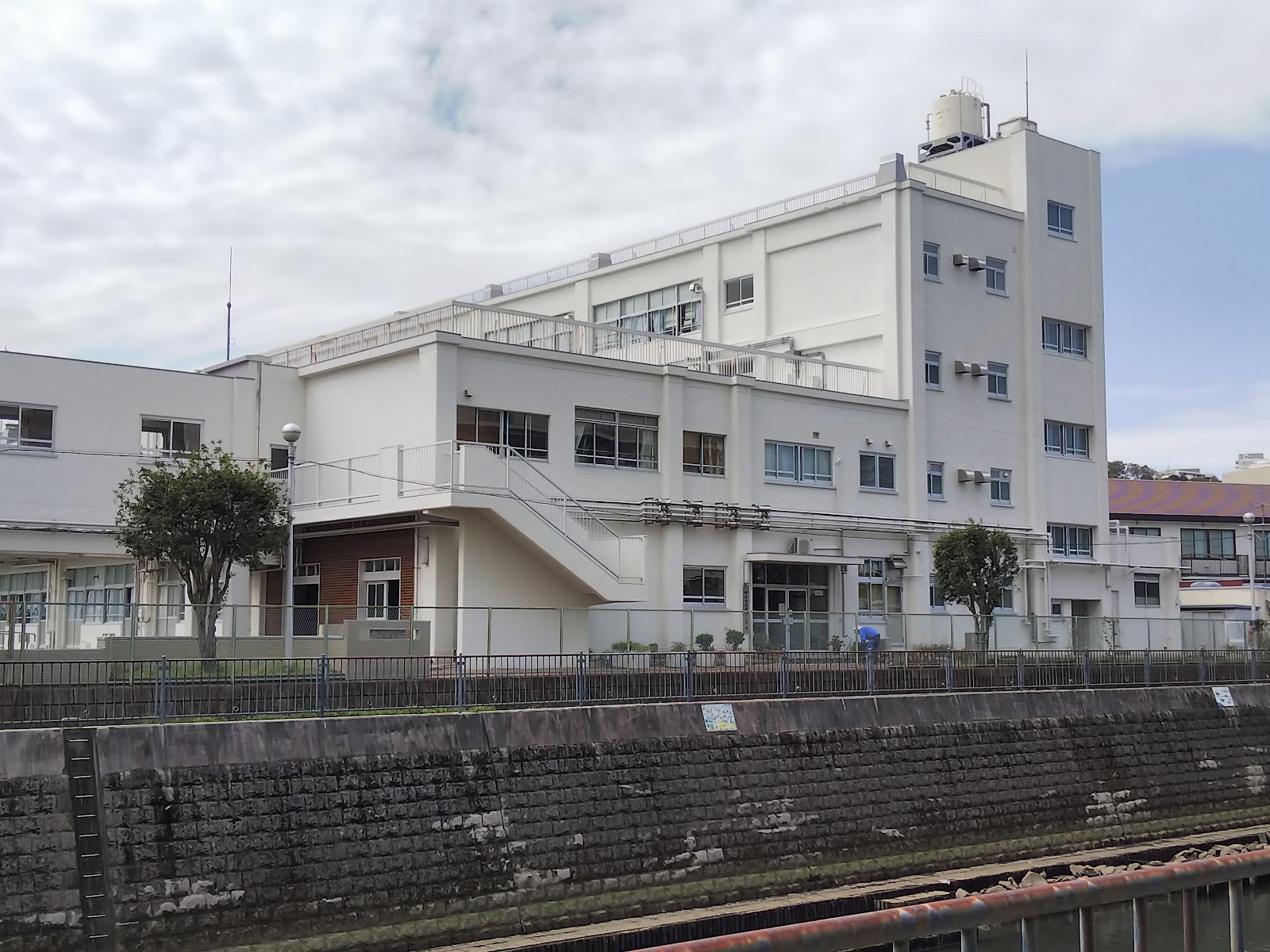 帷子小学校の写真