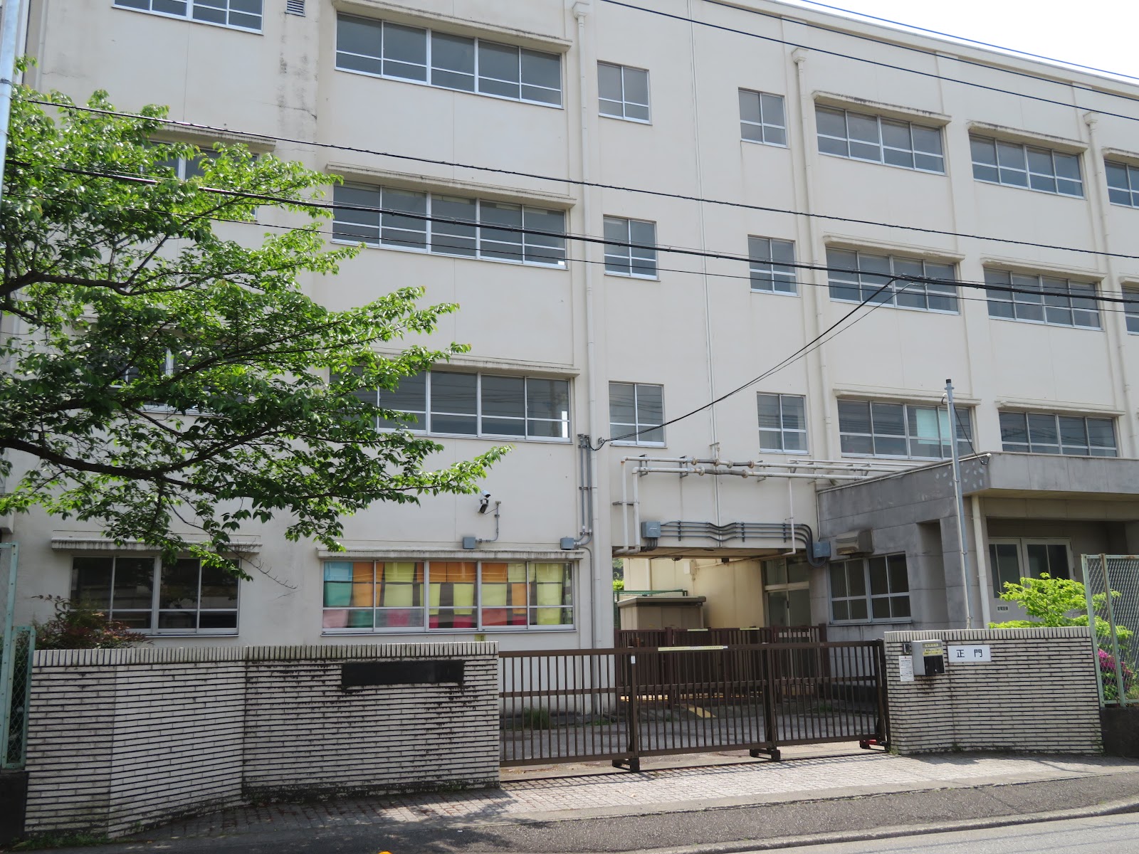 本郷小学校の写真