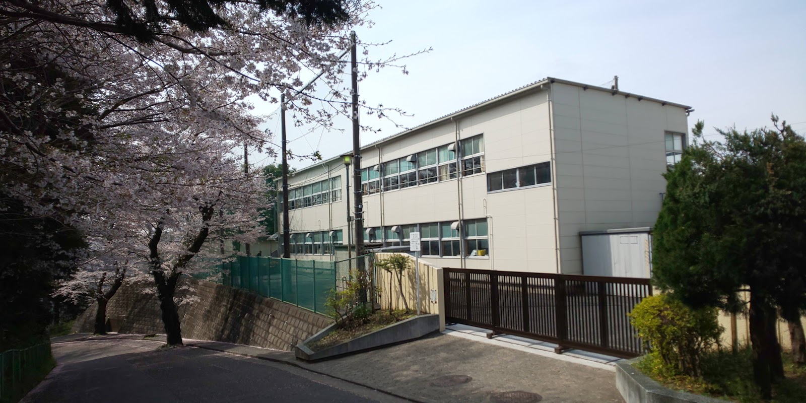 岡津中学校の写真