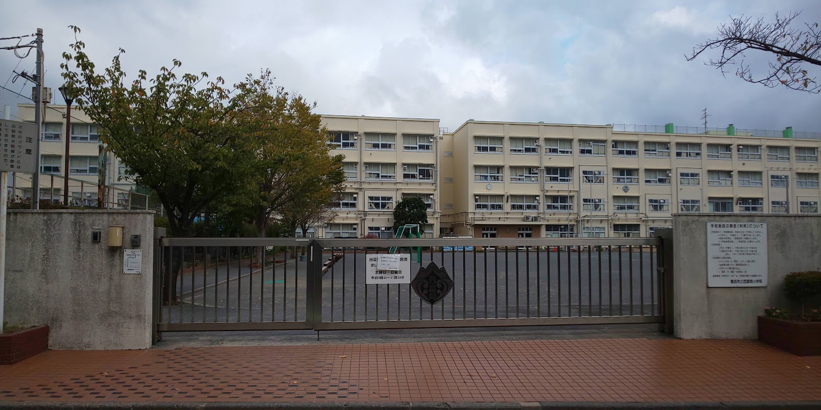 西富岡小学校の写真