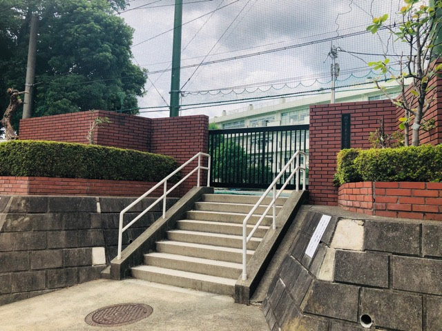 東市ケ尾小学校の写真